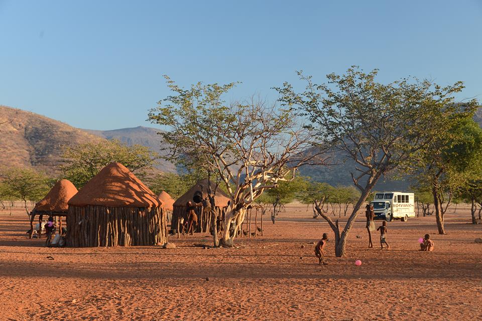 Arenas del Namib, etnias del norte y vida salvaje en Etosha